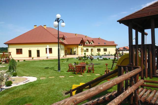 Hotel Wasik Krogulcza Bagian luar foto
