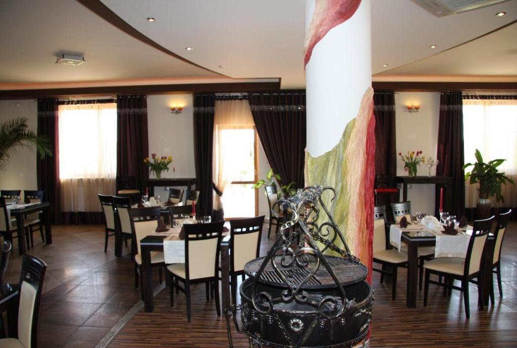 Hotel Wasik Krogulcza Bagian luar foto