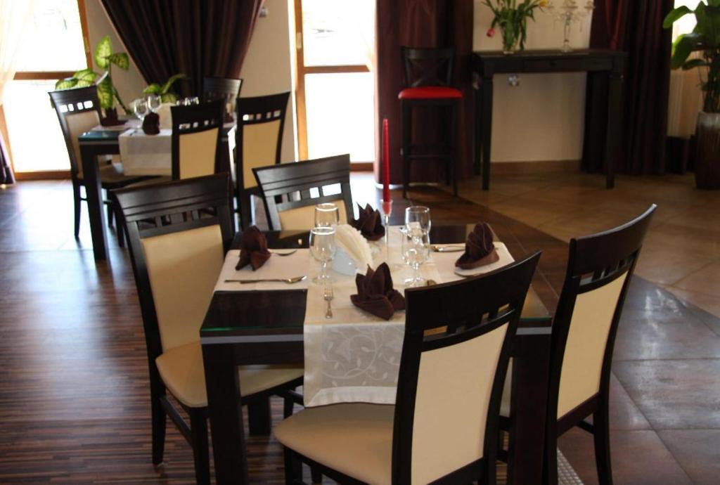 Hotel Wasik Krogulcza Bagian luar foto