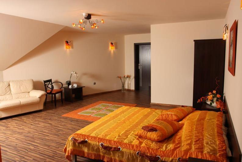 Hotel Wasik Krogulcza Bagian luar foto