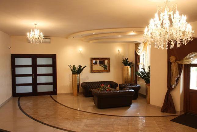 Hotel Wasik Krogulcza Bagian luar foto